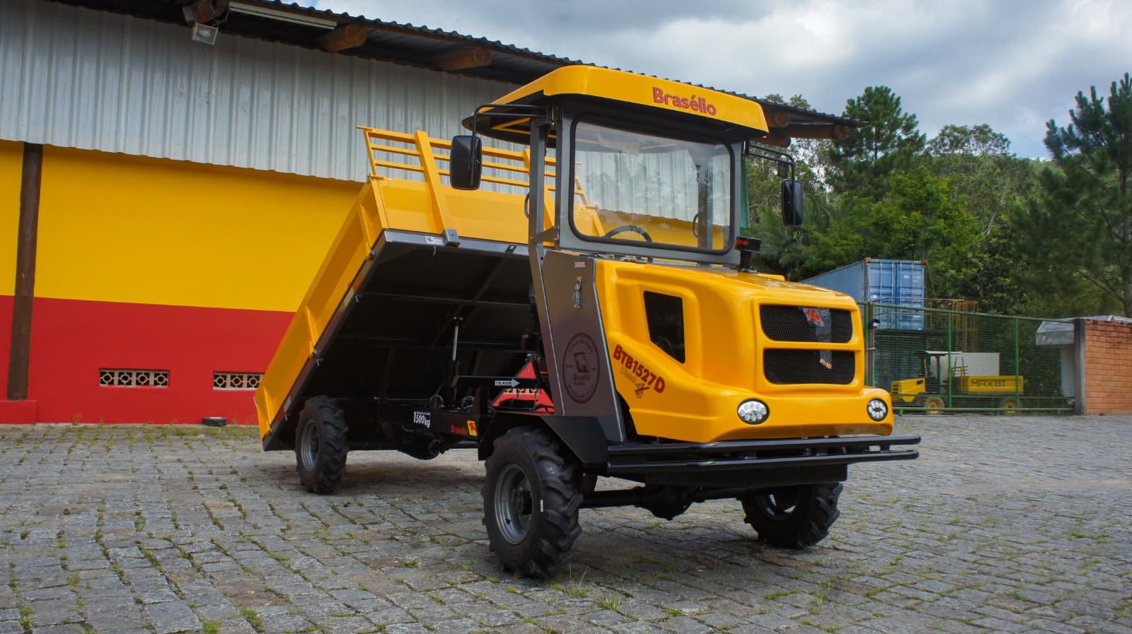 BTB 1527D – Trator Articulado Isodiamétrico Diesel 4x4