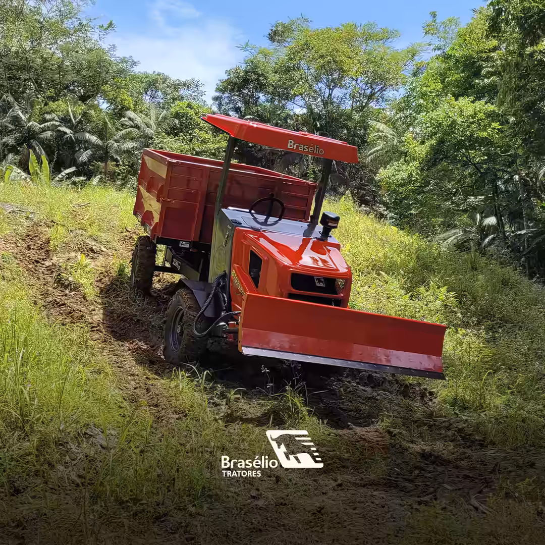 BTB 2536D com lâmina – Trator Articulado Isodiamétrico Diesel 4x4